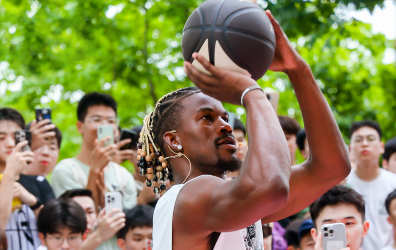 现场沸腾！NBA球星巴特勒空降中国车谷·九游体育