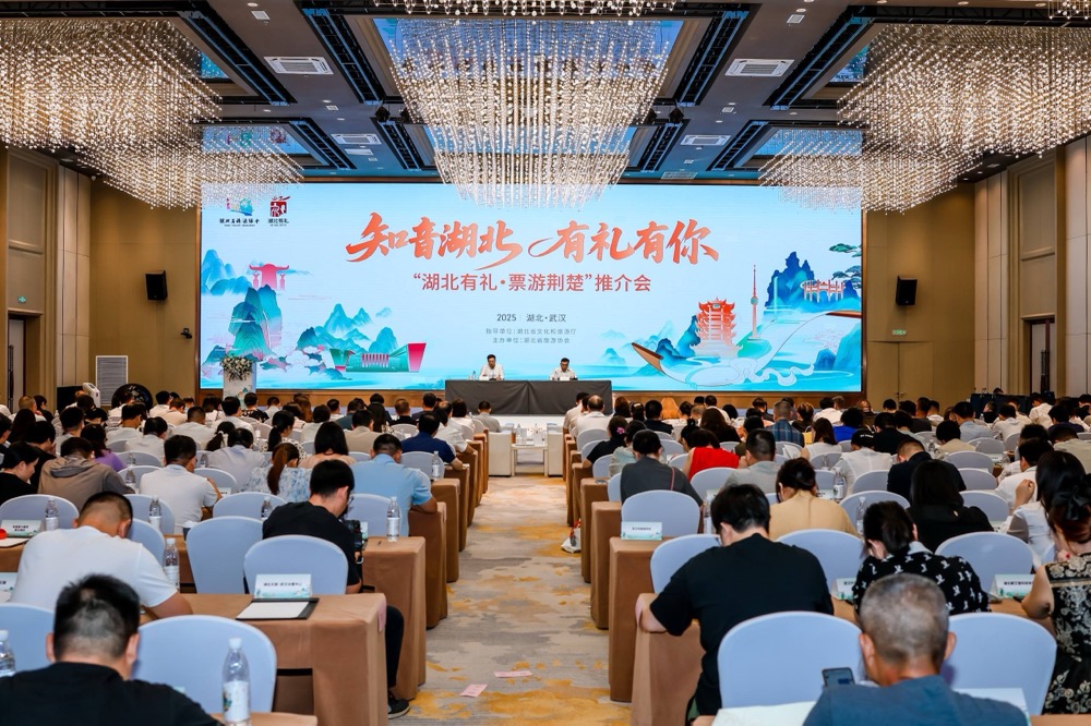 “知音湖北·票游荆楚 ”推介会在中国车谷举行 九游体育与湖北省旅游协会签署战略协议
