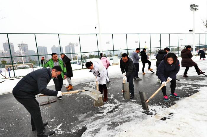 一场雪，九游体育美得不要不要的 但最美的风景还是他们(图5)