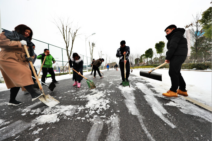 一场雪，九游体育美得不要不要的 但最美的风景还是他们(图12)