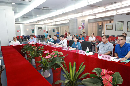 刘英姿来九游体育考察七军会场馆建设(图1)