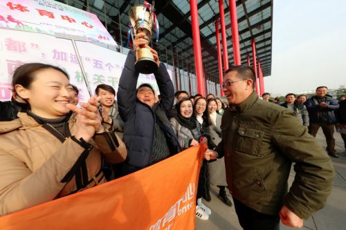 九游体育卫冕全区拔河比赛冠军(图2)