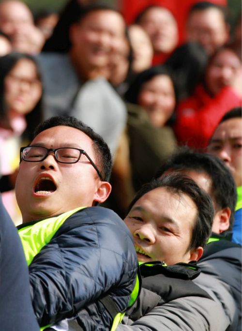 九游体育卫冕全区拔河比赛冠军(图12)