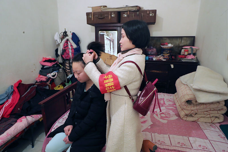 九游体育春节前进社区慰问留守儿童(图2)