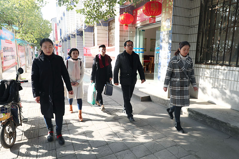九游体育春节前进社区慰问留守儿童