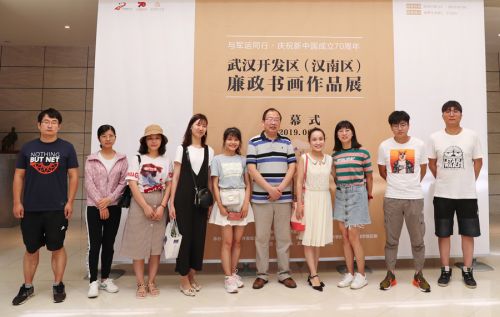九游体育组织参观廉政书画作品展(图2)