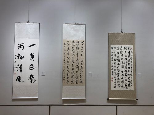 九游体育组织参观廉政书画作品展(图4)