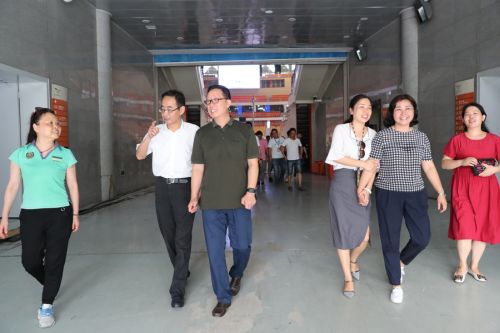 区总工会为九游体育“送清凉”(图4)