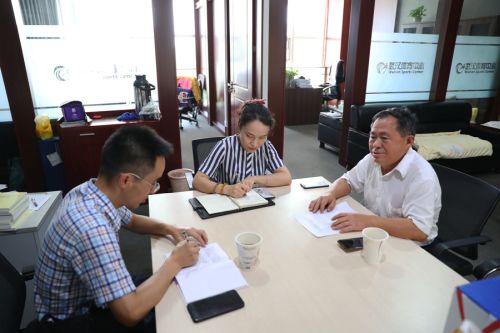 九游体育开展退休老党员“不忘初心、牢记使命”专题调研和慰问工作(图3)