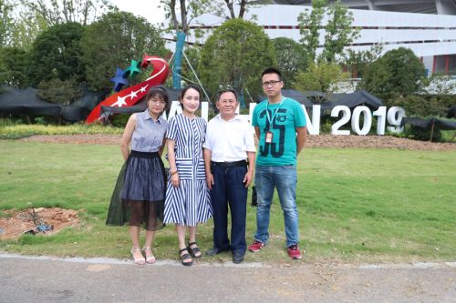九游体育开展退休老党员“不忘初心、牢记使命”专题调研和慰问工作(图2)