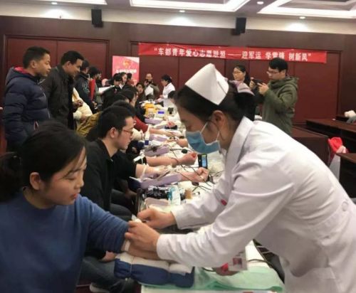 献出一滴血  汇聚一份爱 ——九游体育组织开展无偿献血活动(图1)