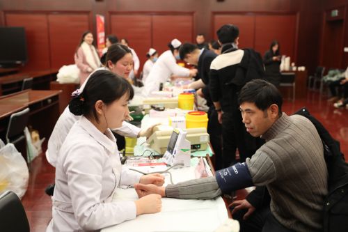 献出一滴血  汇聚一份爱 ——九游体育组织开展无偿献血活动(图5)