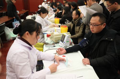 献出一滴血  汇聚一份爱 ——九游体育组织开展无偿献血活动(图7)