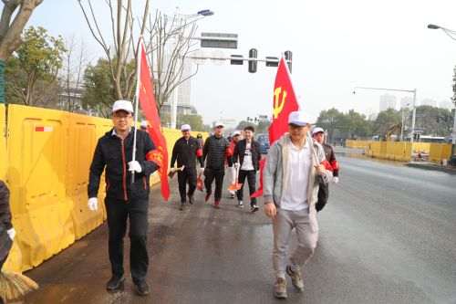 九游体育开展党员周末大扫除活动(图1)