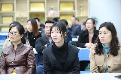 拿起手机当记者 ▏九游体育举办手机摄影专题培训(图3)