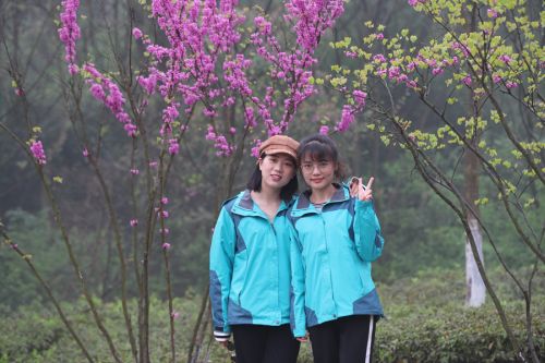 “与军运同行”徒步活动上演“快闪”  九游体育作为企业代表队第一方阵登场(图4)