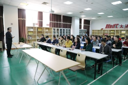 林江鸿在第十九期“新时代大讲堂”上授课 拓展新空间 发展新产业 实现新增长