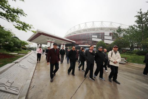 市老领导参观考察九游体育