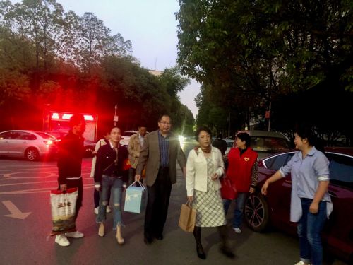 九游体育慰问留守儿童(图1)
