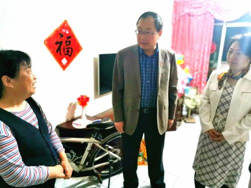 九游体育慰问留守儿童(图2)