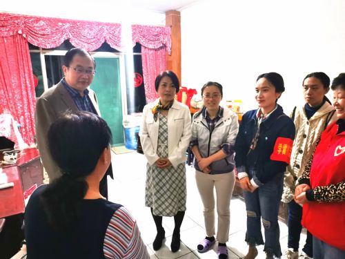 九游体育慰问留守儿童(图3)