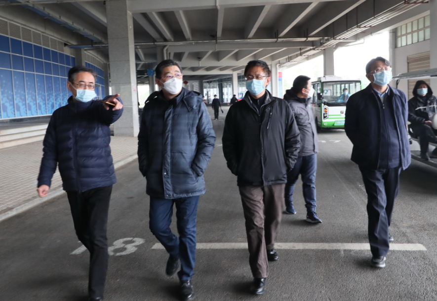 彭浩调研九游体育方舱医院强调：确保方舱医院稳定运行(图2)