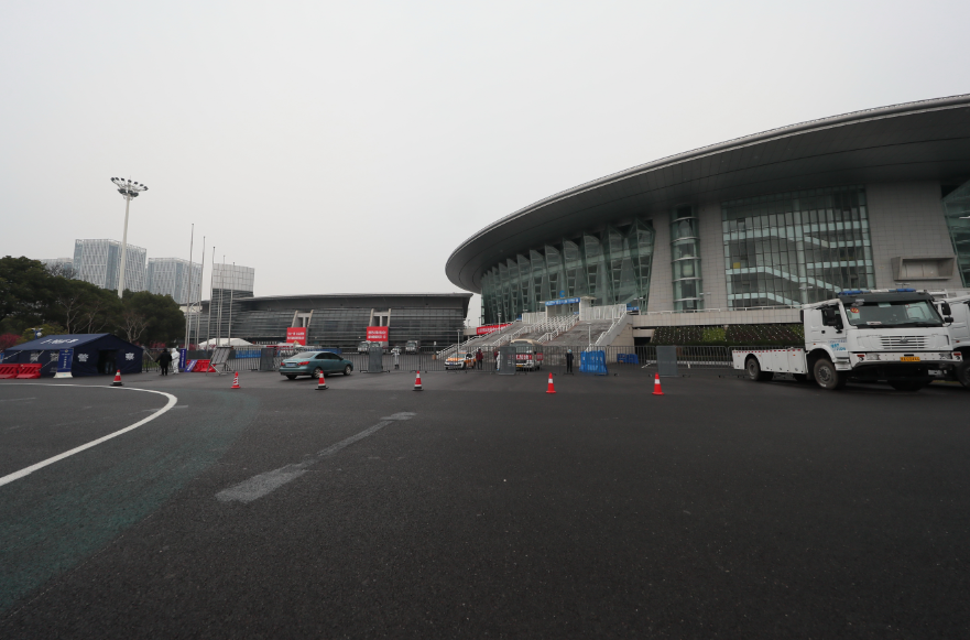 彭浩调研九游体育方舱医院强调：确保方舱医院稳定运行(图4)