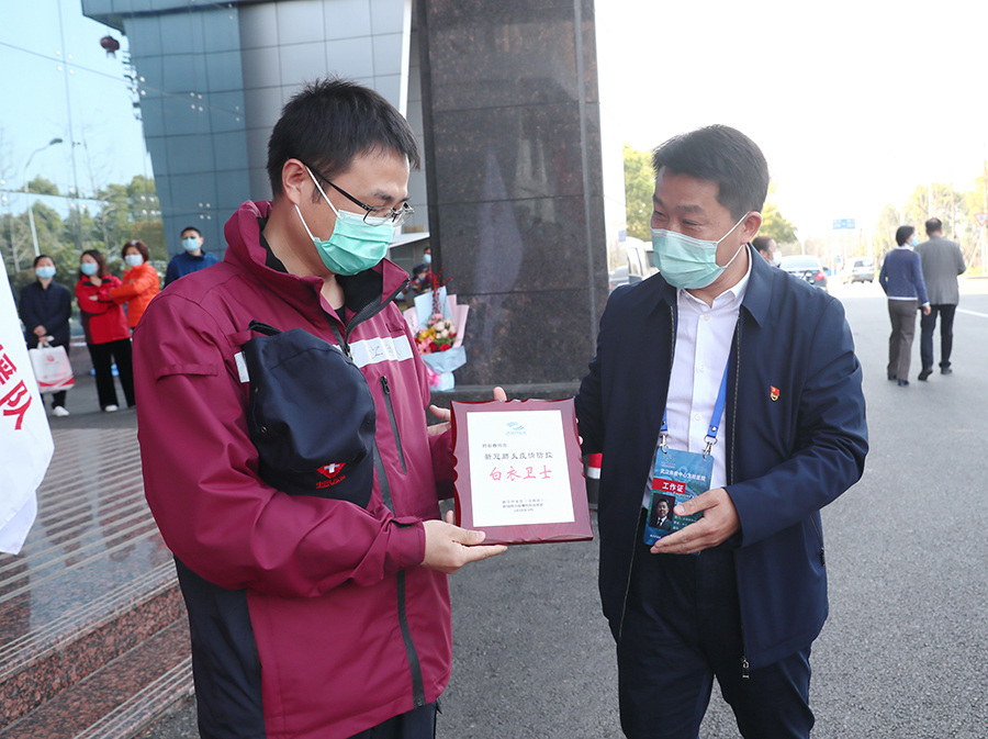 九游体育方舱医院管理小组慰问江苏援鄂医疗队(图4)