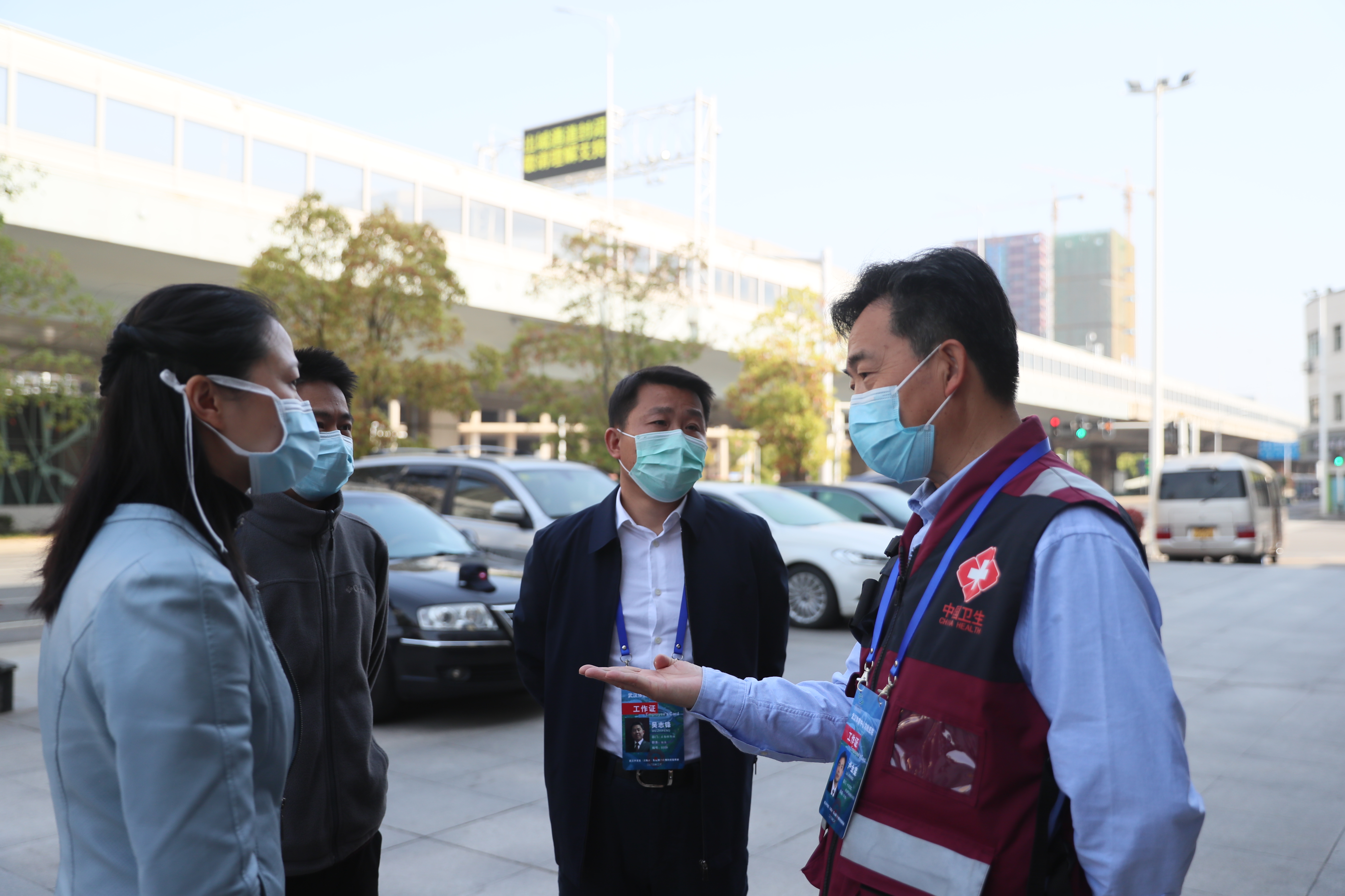 九游体育方舱医院管理小组慰问国家疾控中心援鄂团队(图6)