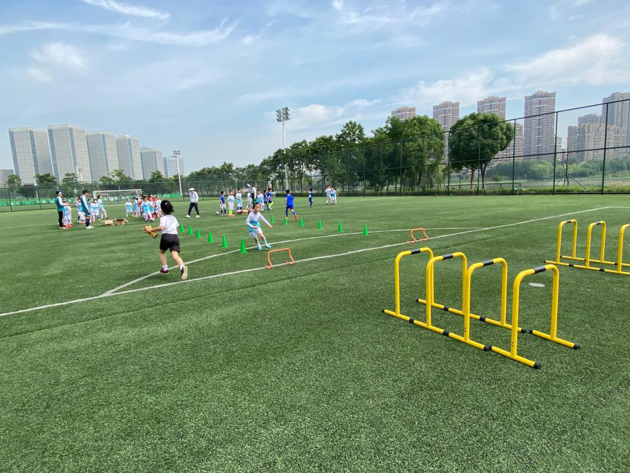 九游体育举办庆六一足球嘉年华活动(图4)