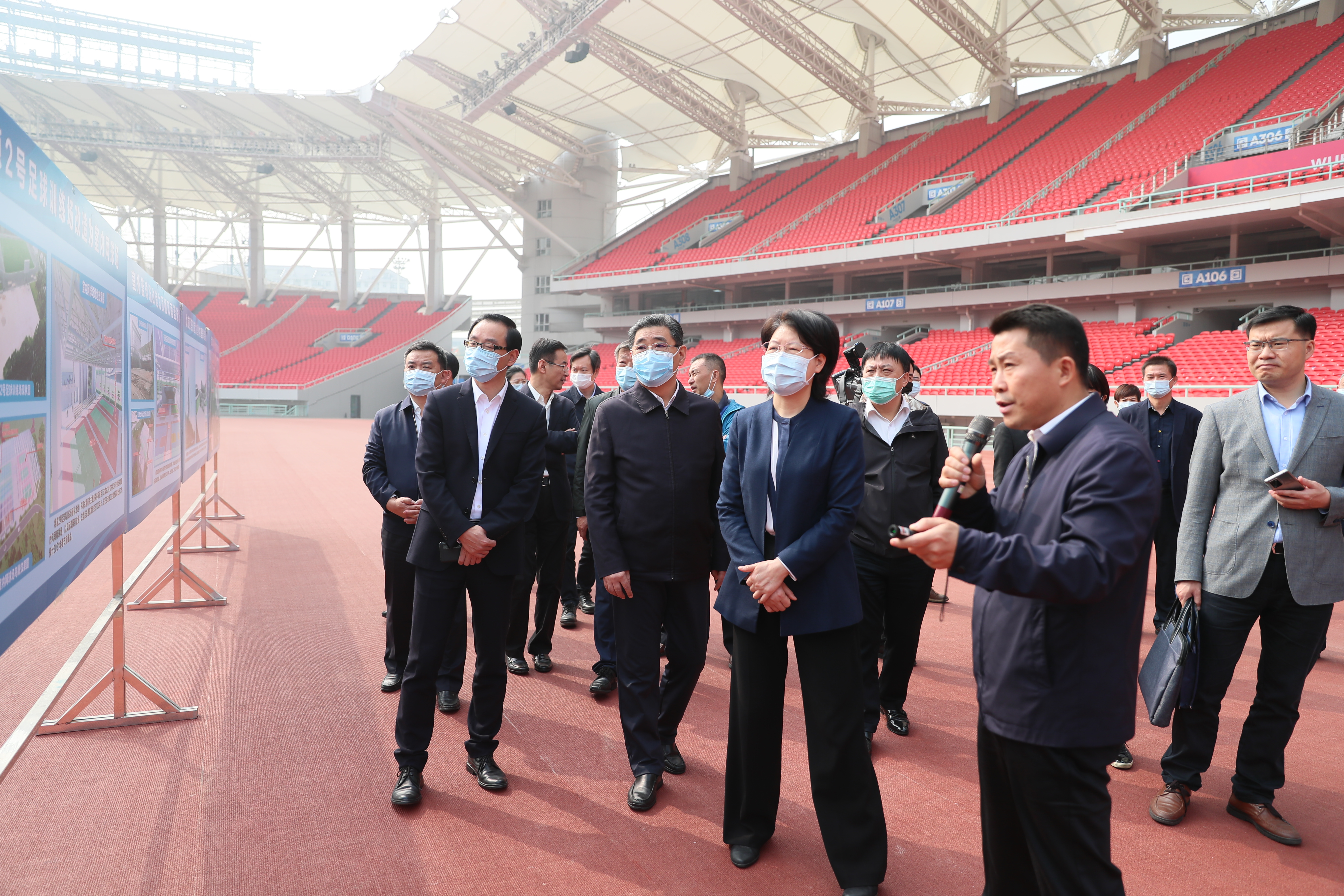副省长肖菊华来公司调研：九游体育在做好军运会“后半篇文章”中具有标杆意义(图6)